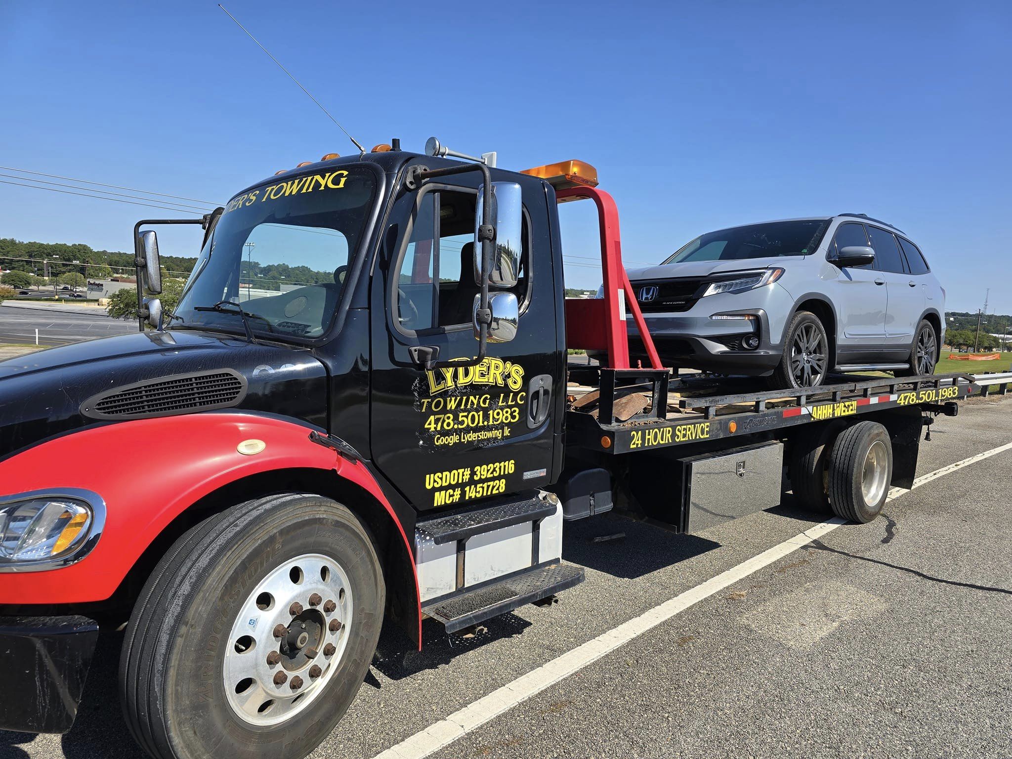 Lyder's Towing LLC Image